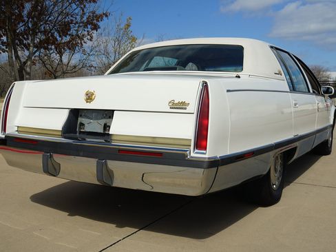 Used 1993 Cadillac Fleetwood Sedan image 15