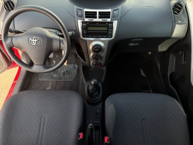 Used 2011 Toyota Yaris 2-Door Hatchback w/ Convenience Pkg FWD image 9