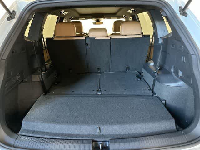 Used 2023 Volkswagen Tiguan SE R-Line FWD image 28