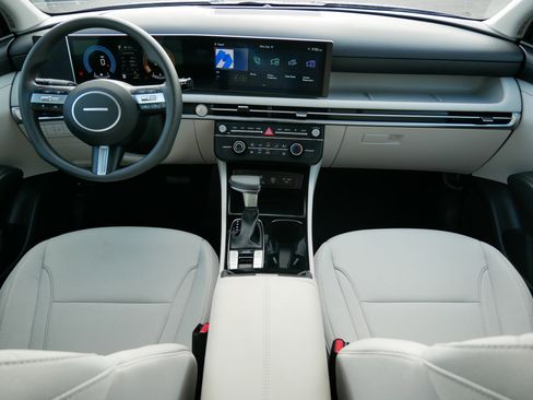 Certified 2025 Hyundai Tucson SE image 10