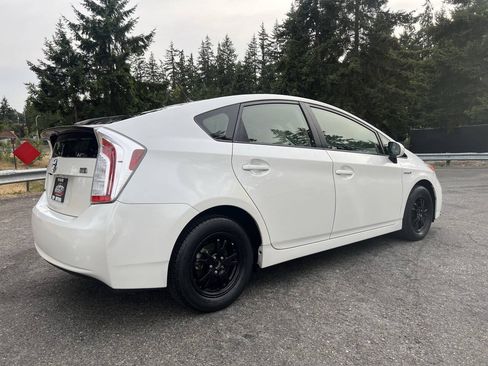 Used 2015 Toyota Prius Two FWD image 5