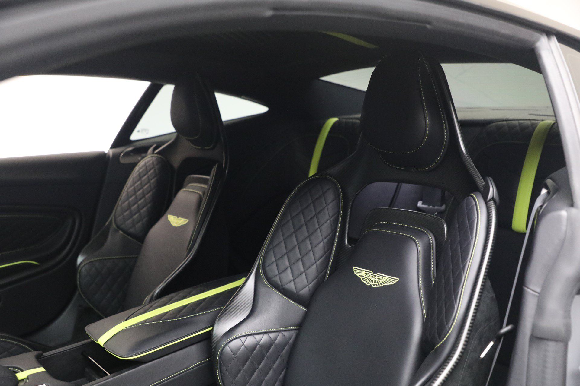 Used 2023 Aston Martin DBS Coupe RWD image 17