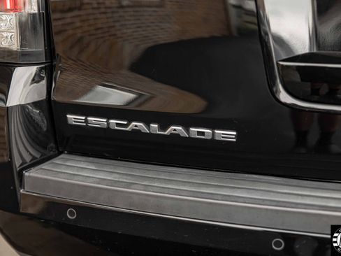 Used 2018 Cadillac Escalade ESV Luxury image 15