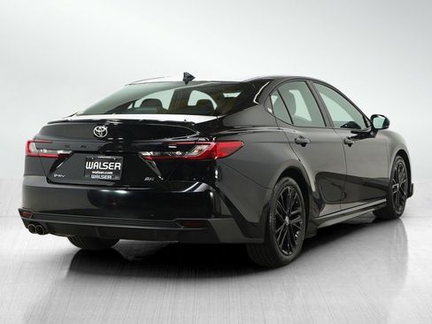 Used 2025 Toyota Camry SE image 5
