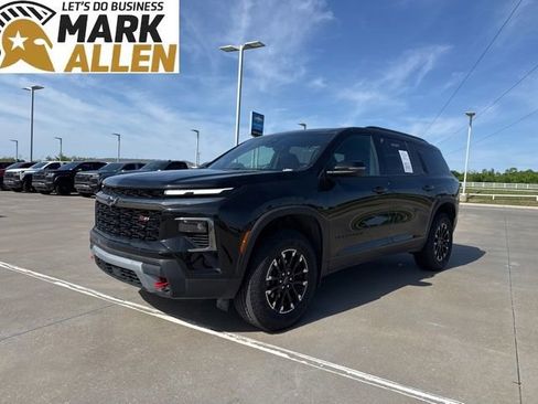 Used 2026 Chevrolet Traverse Z71 image 2