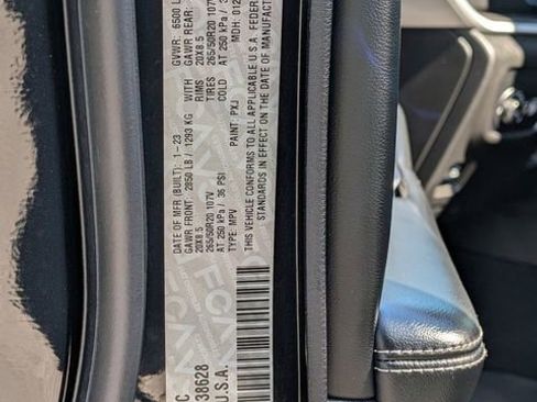 Used 2023 Jeep Grand Cherokee L Limited w/ Black Appearance Package image 39