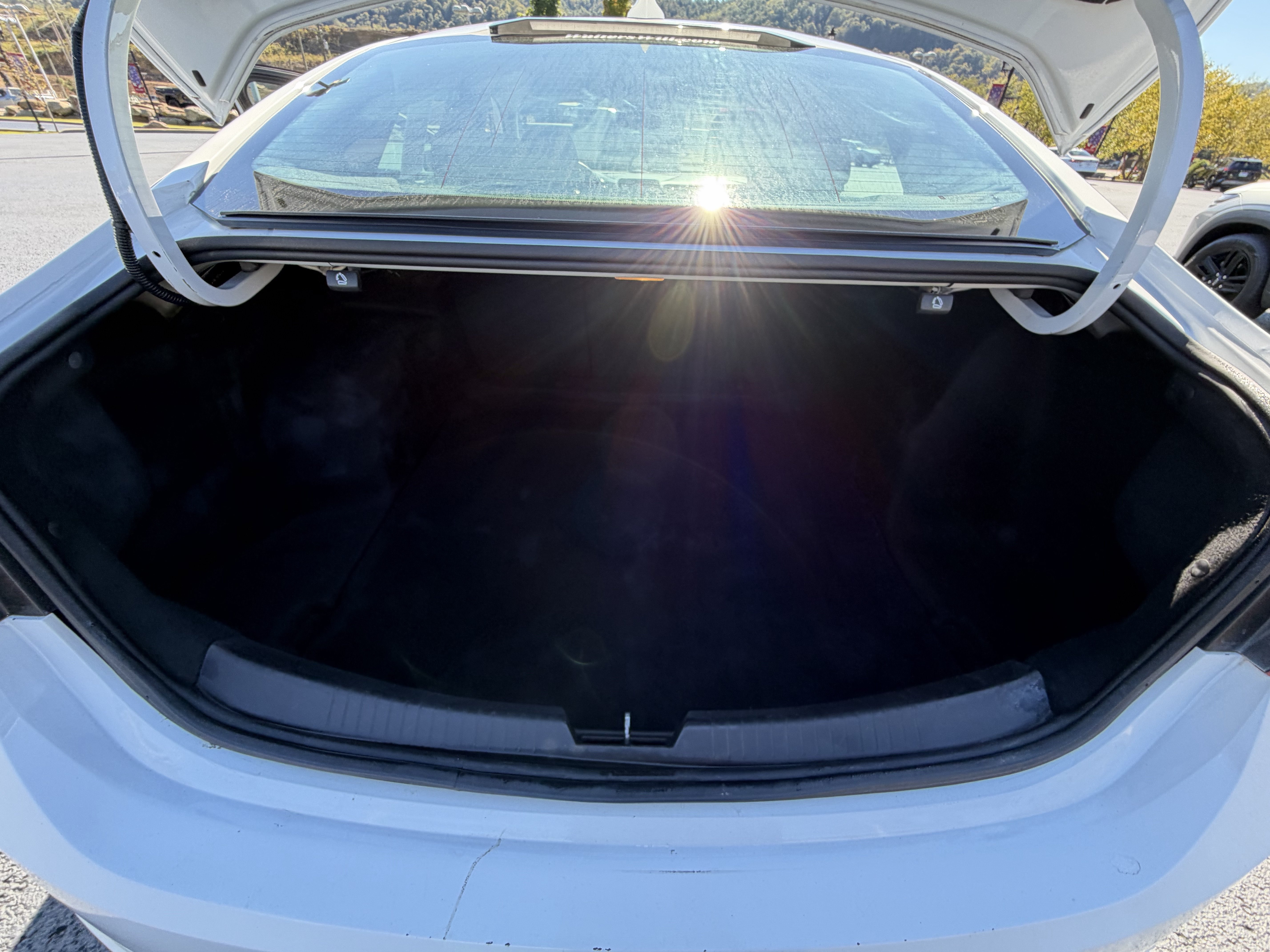 Used 2018 Chevrolet Malibu LT FWD image 24