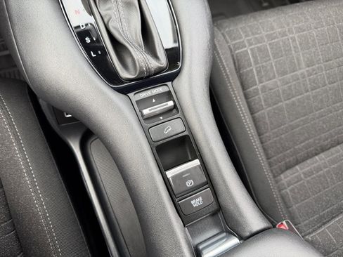 Certified 2023 Honda HR-V LX image 24