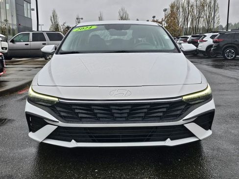 Used 2024 Hyundai Elantra SEL FWD image 2