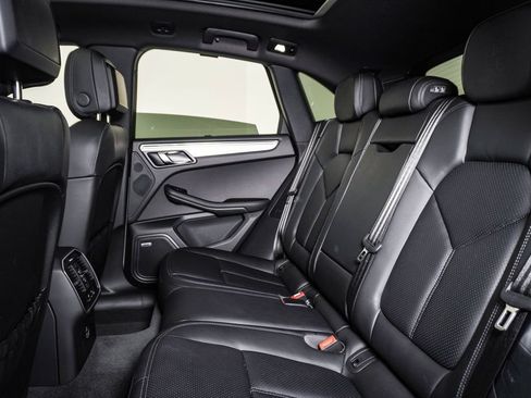 Certified 2026 Porsche Macan AWD/4WD image 17