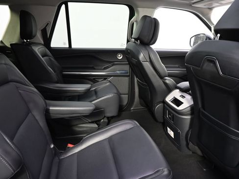 Certified 2025 Lincoln Navigator L Reserve AWD/4WD image 18