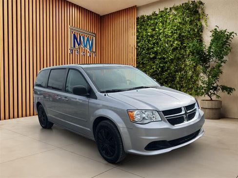 Used 2016 Dodge Grand Caravan SE w/ Quick Order Package 29E SE FWD image 1
