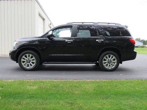Used 2016 Toyota Sequoia Platinum AWD/4WD image 3