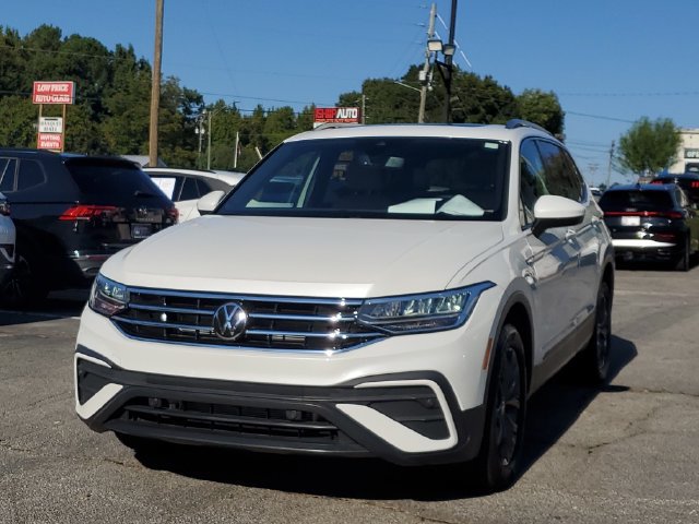 Certified 2023 Volkswagen Tiguan SE w/ Panoramic Sunroof Package FWD image 37