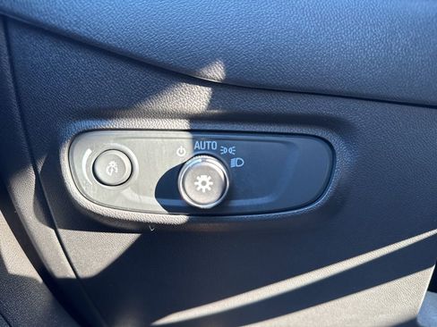 Used 2024 Chevrolet Equinox LT image 18