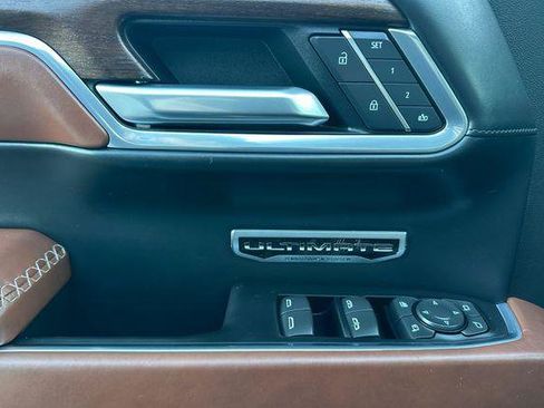 Used 2025 GMC Sierra 1500 Denali Ultimate image 11