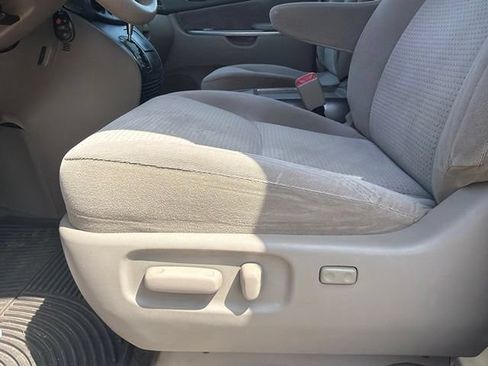Used 2008 Toyota Sienna LE FWD image 6