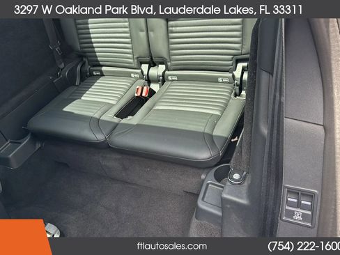 Used 2020 Land Rover Discovery HSE image 25