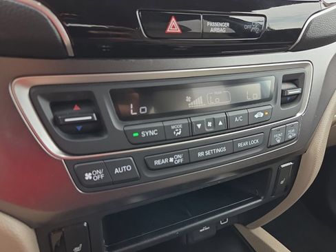 Used 2021 Honda Pilot EX image 24