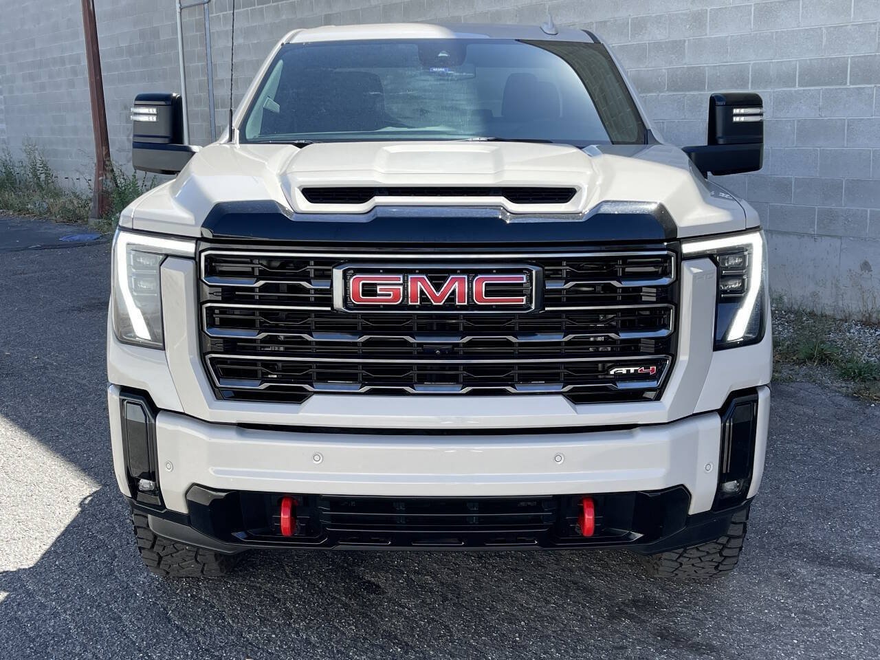 Used 2026 GMC Sierra 2500 AT4 AWD/4WD image 3