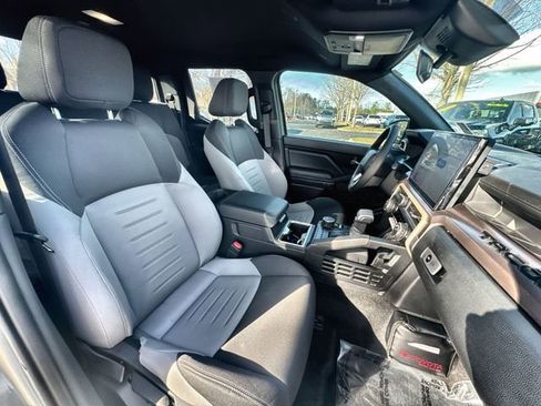 Used 2024 Toyota Tacoma TRD Sport image 32