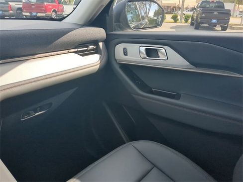 New 2025 Ford Explorer Active w/ Active Comfort Package image 7