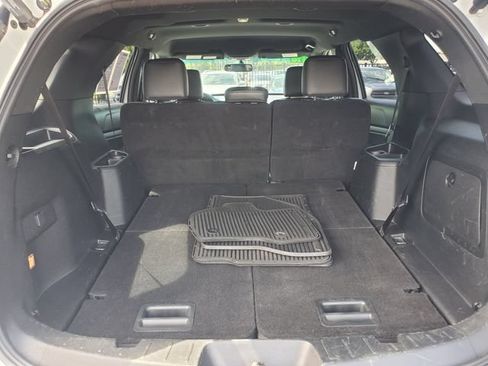 Used 2018 Ford Explorer XLT w/ Equipment Group 202A FWD image 29