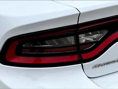 Used 2015 Dodge Charger SXT image 27