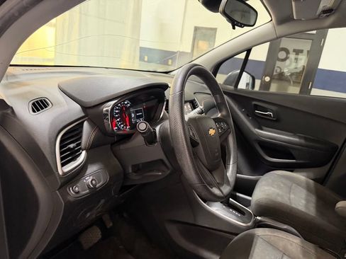 Used 2021 Chevrolet Trax LS w/ Tint and Cruise Package FWD image 15