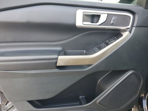 Used 2023 Ford Explorer XLT image 29