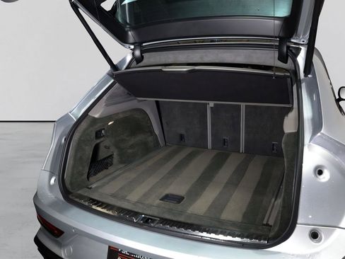 Used 2022 Bentley Bentayga image 21