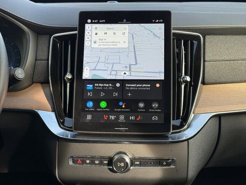 Used 2025 Volvo XC90 B5 Plus image 14