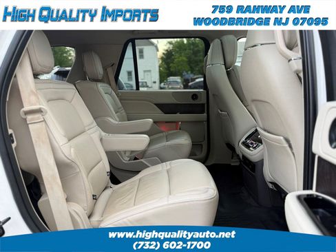 Used 2018 Lincoln Navigator Select w/ Technology Package AWD/4WD image 21