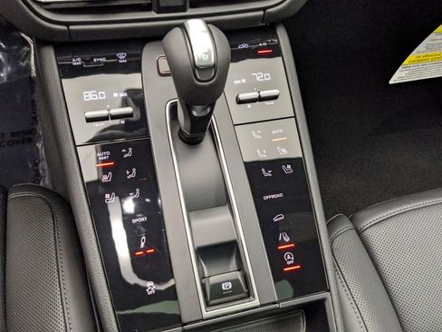 Certified 2024 Porsche Macan S AWD/4WD image 36