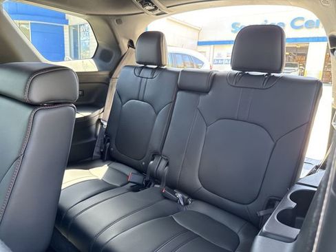 Used 2025 Honda Pilot Black Edition image 28