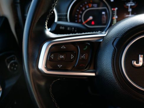 Used 2018 Jeep Wrangler Unlimited Sahara image 20