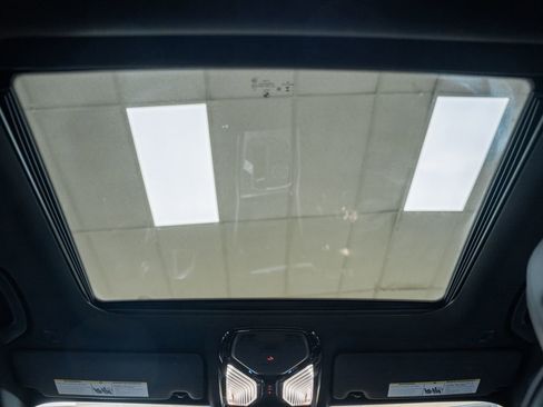 Used 2023 BMW 330i xDrive Sedan w/ M Sport Package image 40