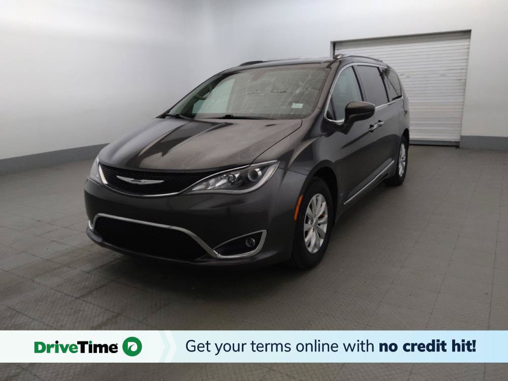 Used 2018 Chrysler Pacifica Touring-L FWD image 1