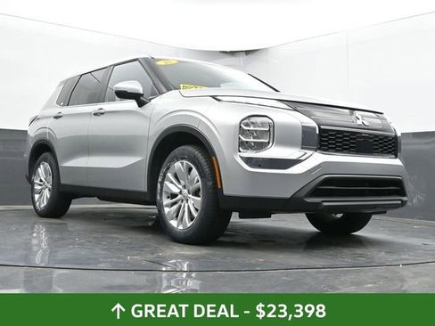 Used 2025 Mitsubishi Outlander ES image 45