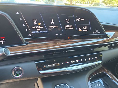 Used 2021 Cadillac Escalade ESV Premium Luxury image 21