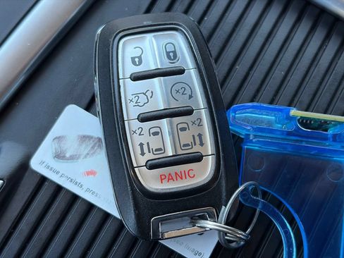 Used 2018 Chrysler Pacifica Touring-L Plus FWD image 42