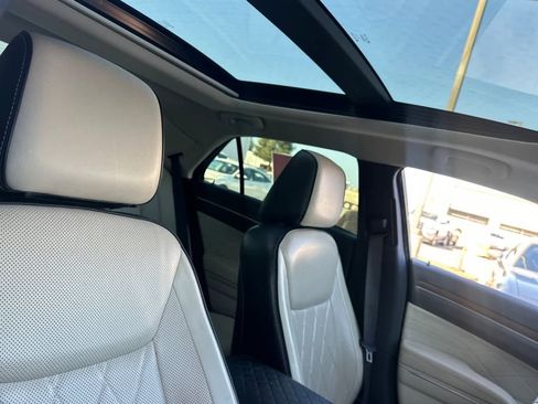 Used 2016 Chrysler 300 C Platinum w/ Safetytec Plus Group image 17