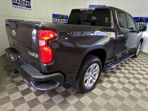 Used 2021 Chevrolet Silverado 1500 High Country w/ Technology Package AWD/4WD image 16