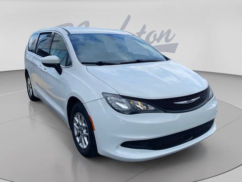 Used 2022 Chrysler Voyager LX FWD image 2