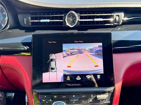 Used 2021 Maserati Quattroporte Trofeo image 13