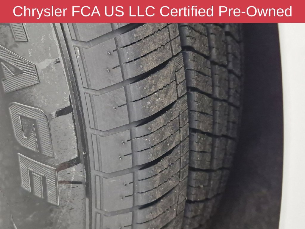 Certified 2025 Chrysler Pacifica Select FWD image 14