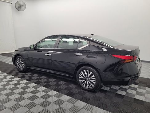 Used 2025 Nissan Altima 2.5 SV AWD/4WD image 3