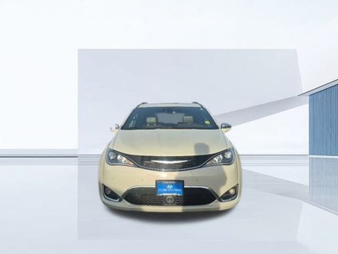 Used 2020 Chrysler Pacifica Limited w/ Advanced Safetytec Group image 2