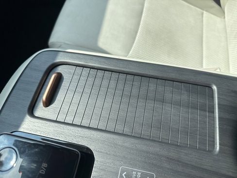 Used 2023 Nissan Ariya FWD image 36