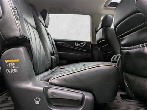 Used 2019 INFINITI QX60 Luxe w/ Essential Package image 22